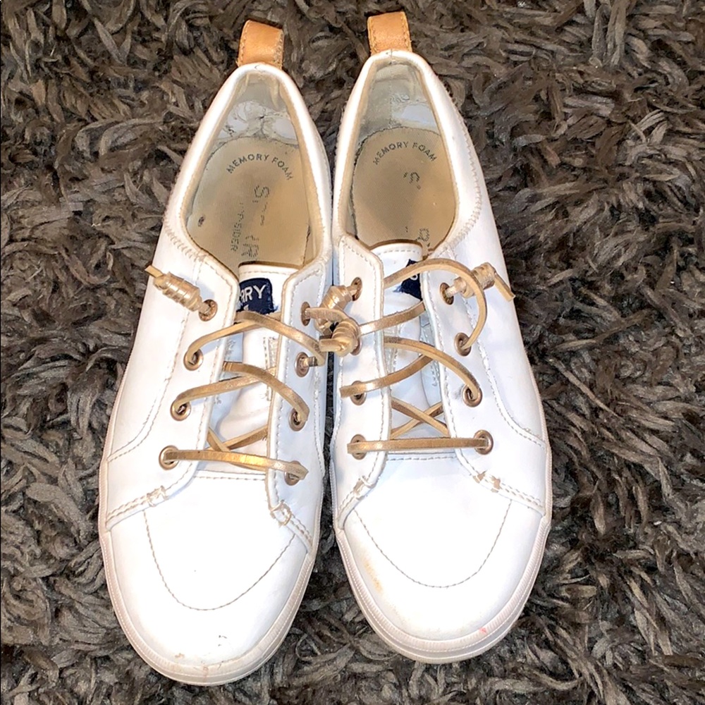Sperrys tennis shoes